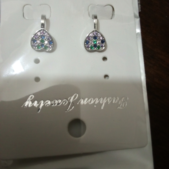 NWOT Women's Fashion Stud Rhinestone Clip On Earrings - Picture 2 of 3